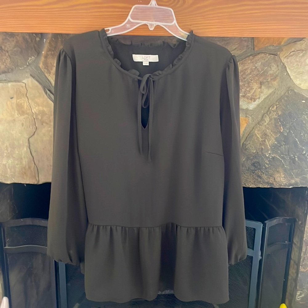 Like new loft olive 20 flowy long sleeve blouse
